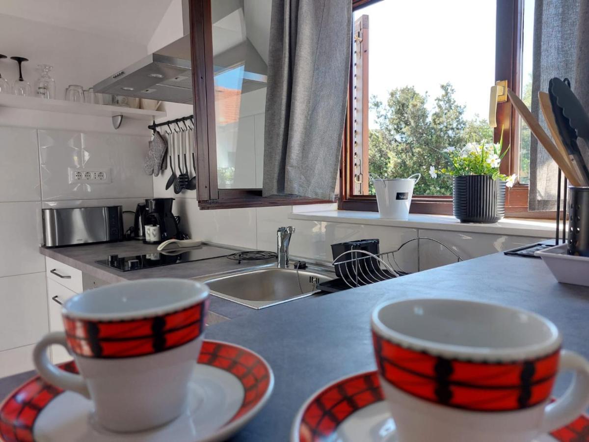 Apartments Lavanda - Free Parking And Grill เยเซรา ภายนอก รูปภาพ