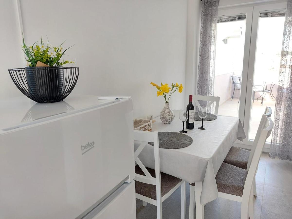 Apartments Lavanda - Free Parking And Grill เยเซรา ภายนอก รูปภาพ