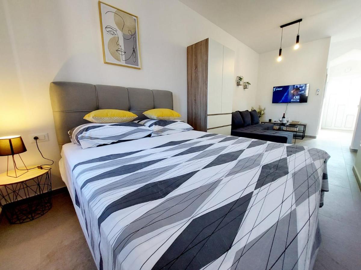 Apartments Lavanda - Free Parking And Grill เยเซรา ภายนอก รูปภาพ