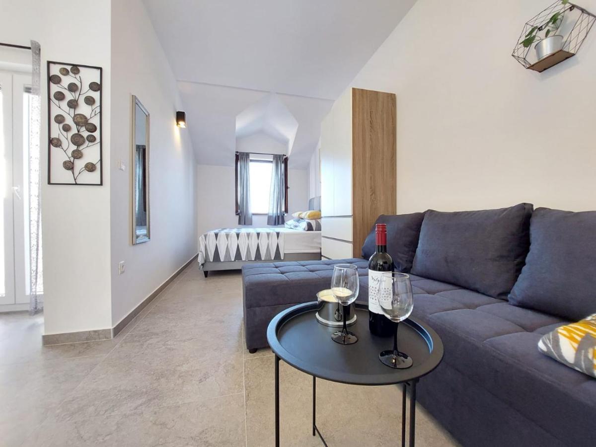 Apartments Lavanda - Free Parking And Grill เยเซรา ภายนอก รูปภาพ