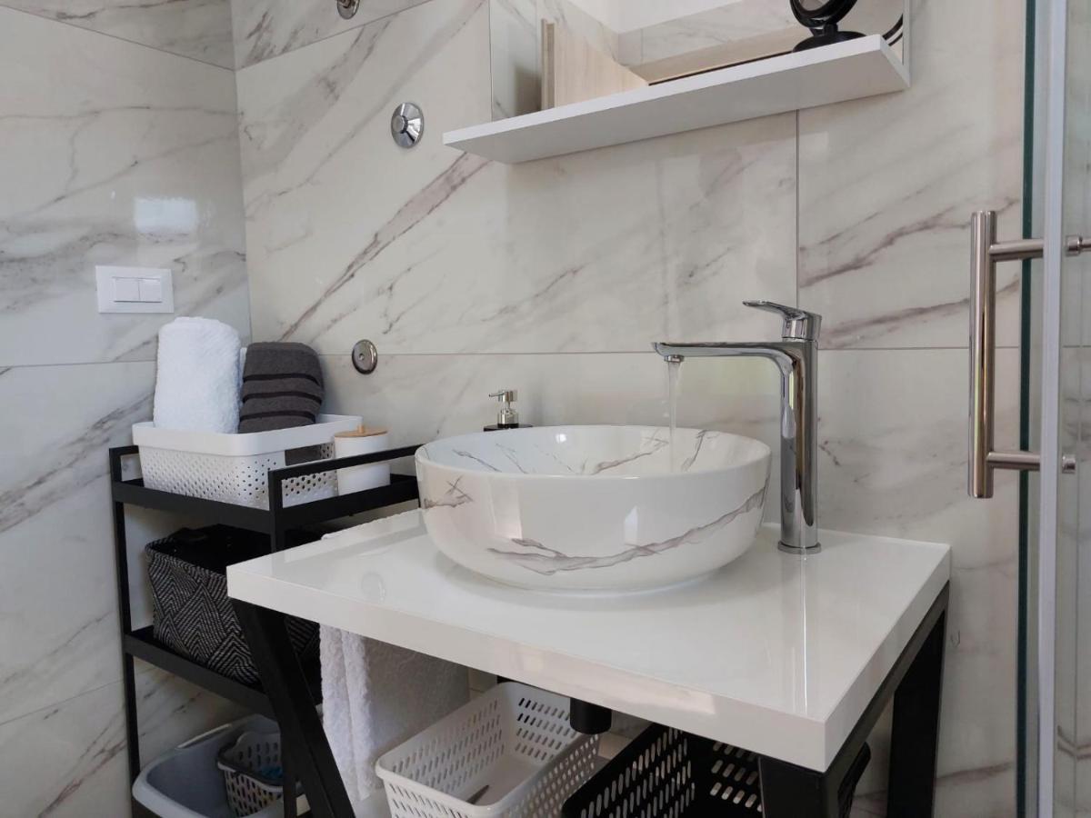 Apartments Lavanda - Free Parking And Grill เยเซรา ภายนอก รูปภาพ