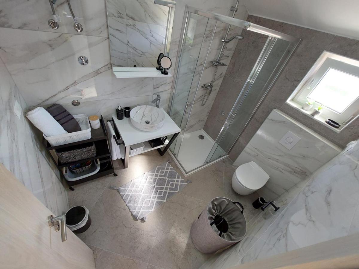 Apartments Lavanda - Free Parking And Grill เยเซรา ภายนอก รูปภาพ