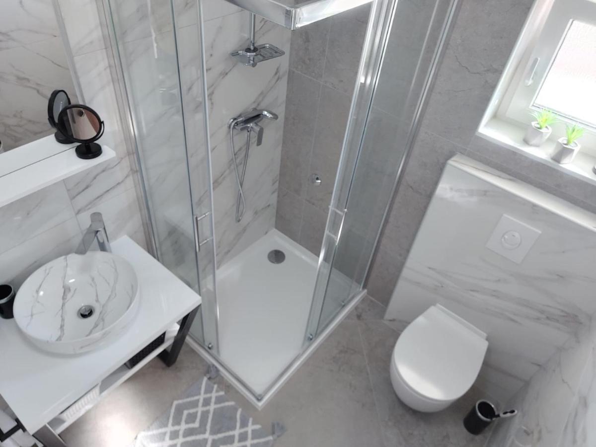 Apartments Lavanda - Free Parking And Grill เยเซรา ภายนอก รูปภาพ