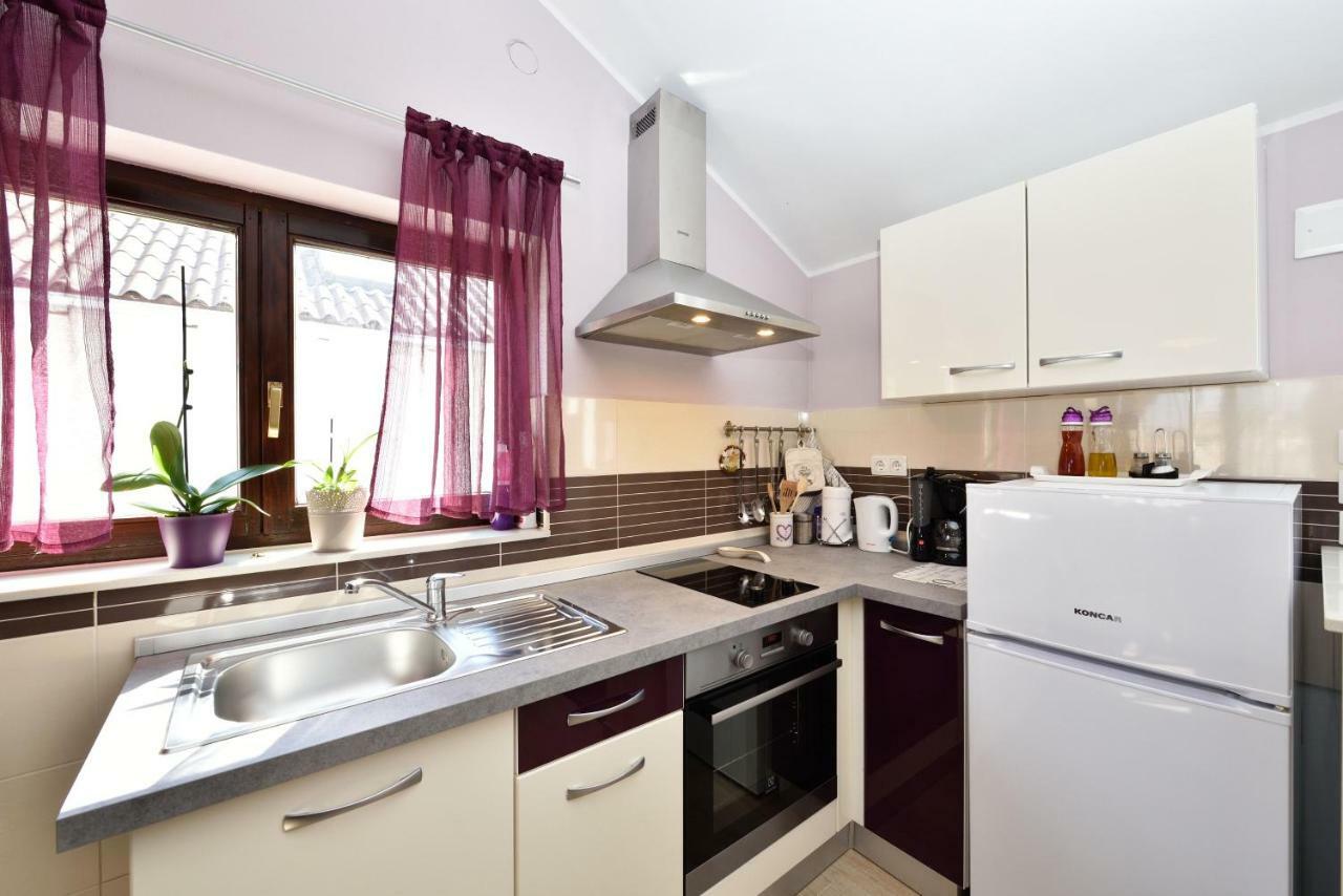 Apartments Lavanda - Free Parking And Grill เยเซรา ภายนอก รูปภาพ
